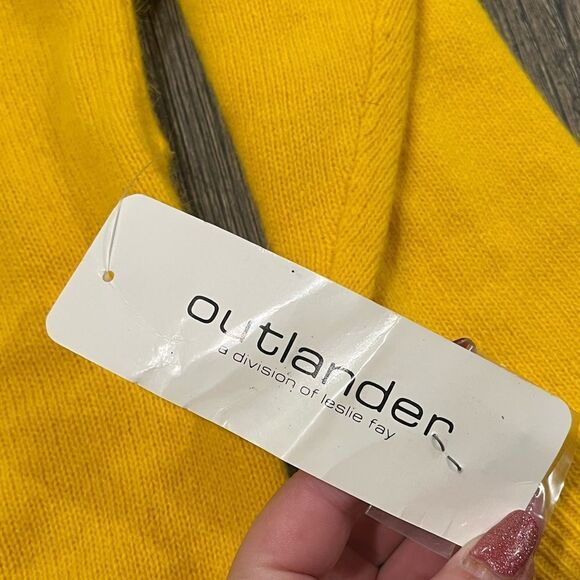 NWT Outlander Cardigan Sweater V-neck Knit Wool Lemon Yellow Medium - Picture 8 of 8